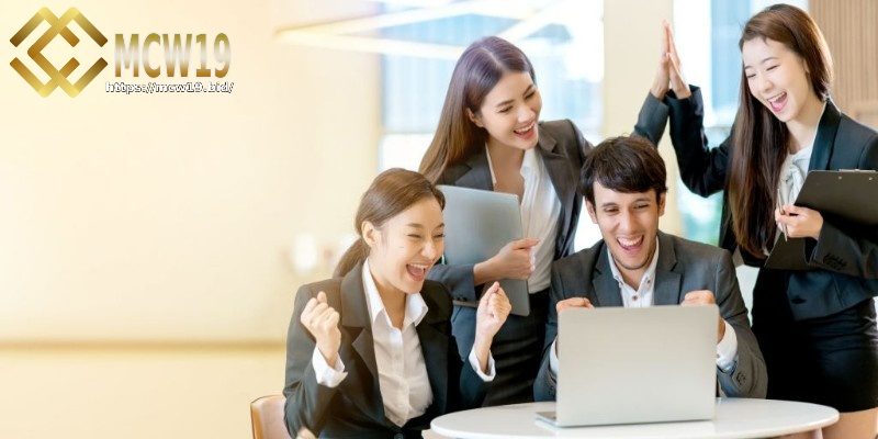 Casino online MCW19 - Thiên đường cá cược siêu hấp dẫn 3 Đội ngũ nhân viên casino online hỗ trợ 24/7